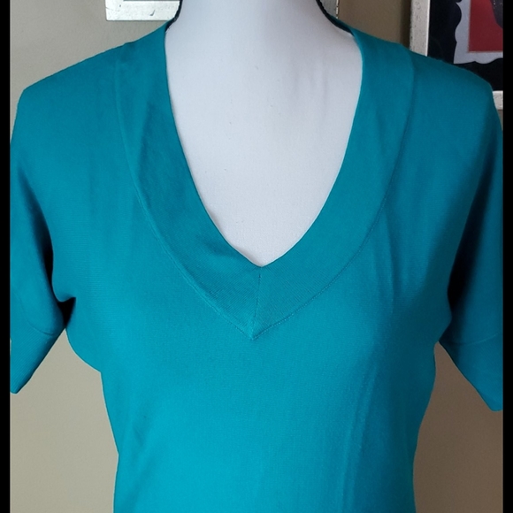Ann Taylor LOFT green v neck shirt - Picture 4 of 8